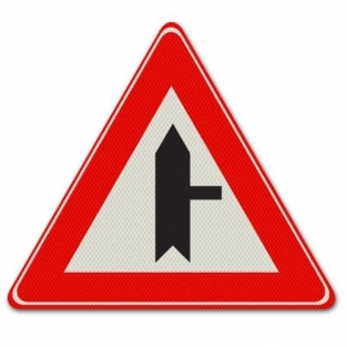 VERKEERSBORD B05 – VOORRANGSKRUISPUNT ZIJWEG RECHTS